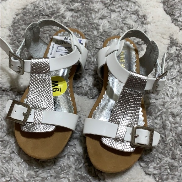 3/$15 🎉 Nine West sandal - Picture 2 of 5